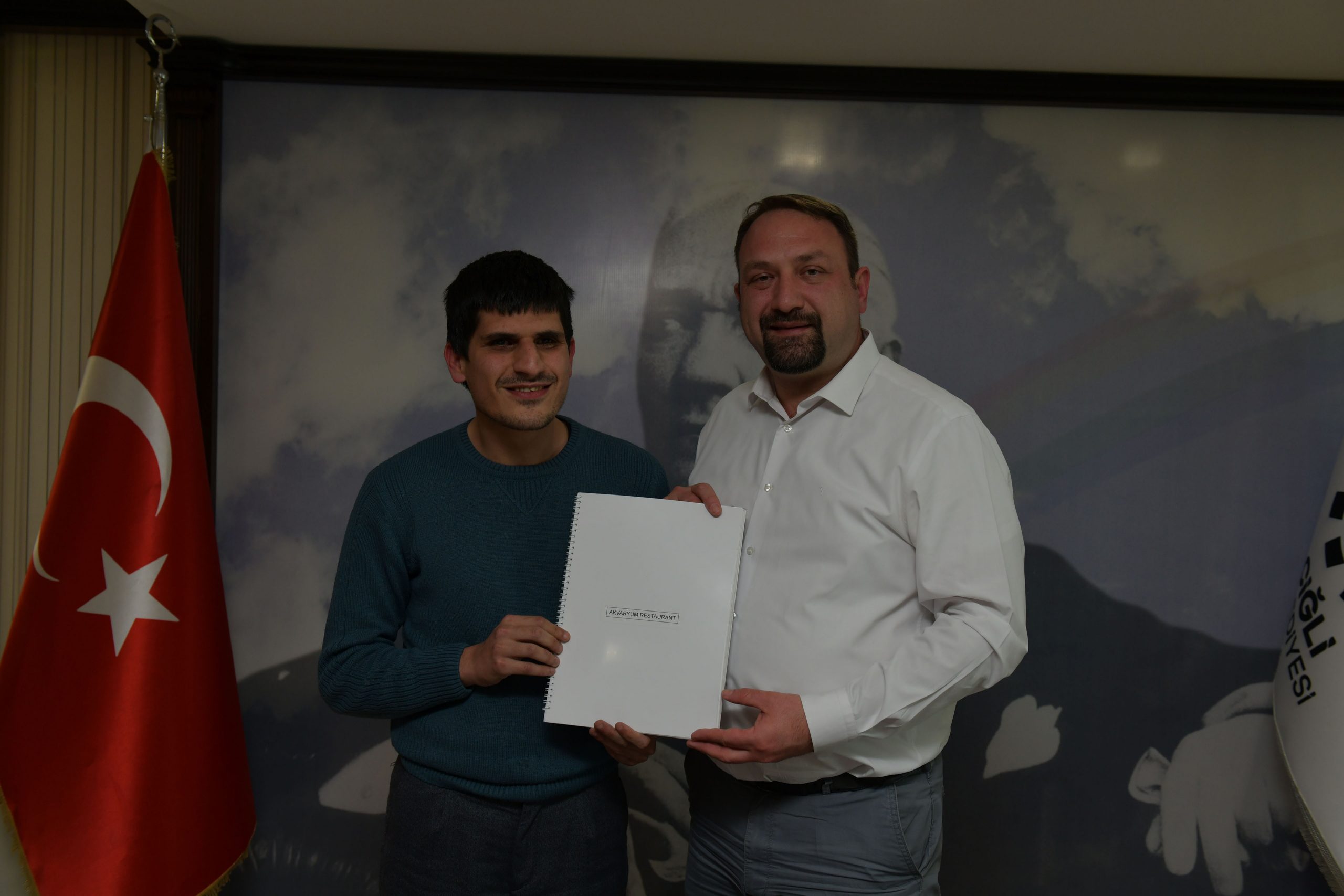 Çiğli'de bir ilk! Görme engelliler için kabartmalı yemek menüsü!