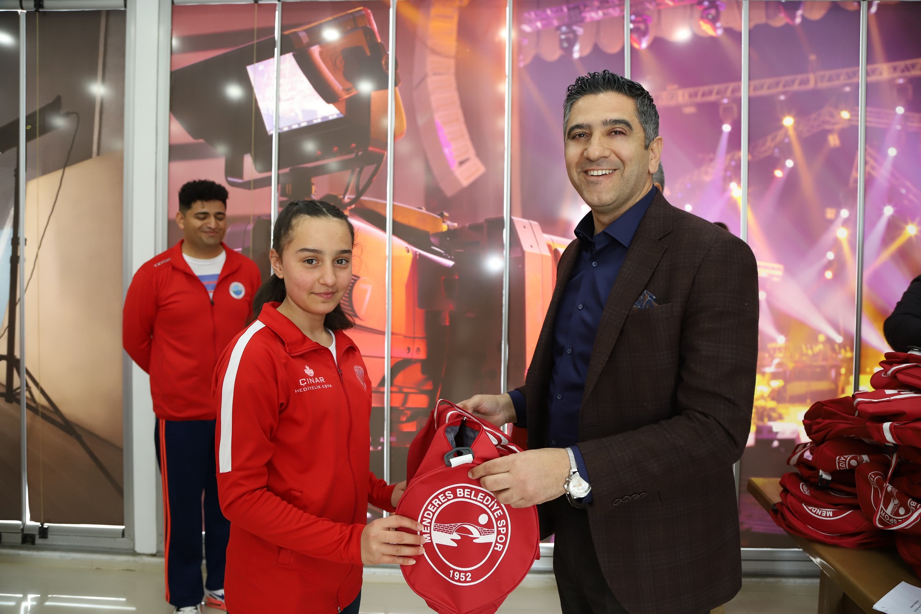 Başkan Kayalar'dan kadın sporculara destek!