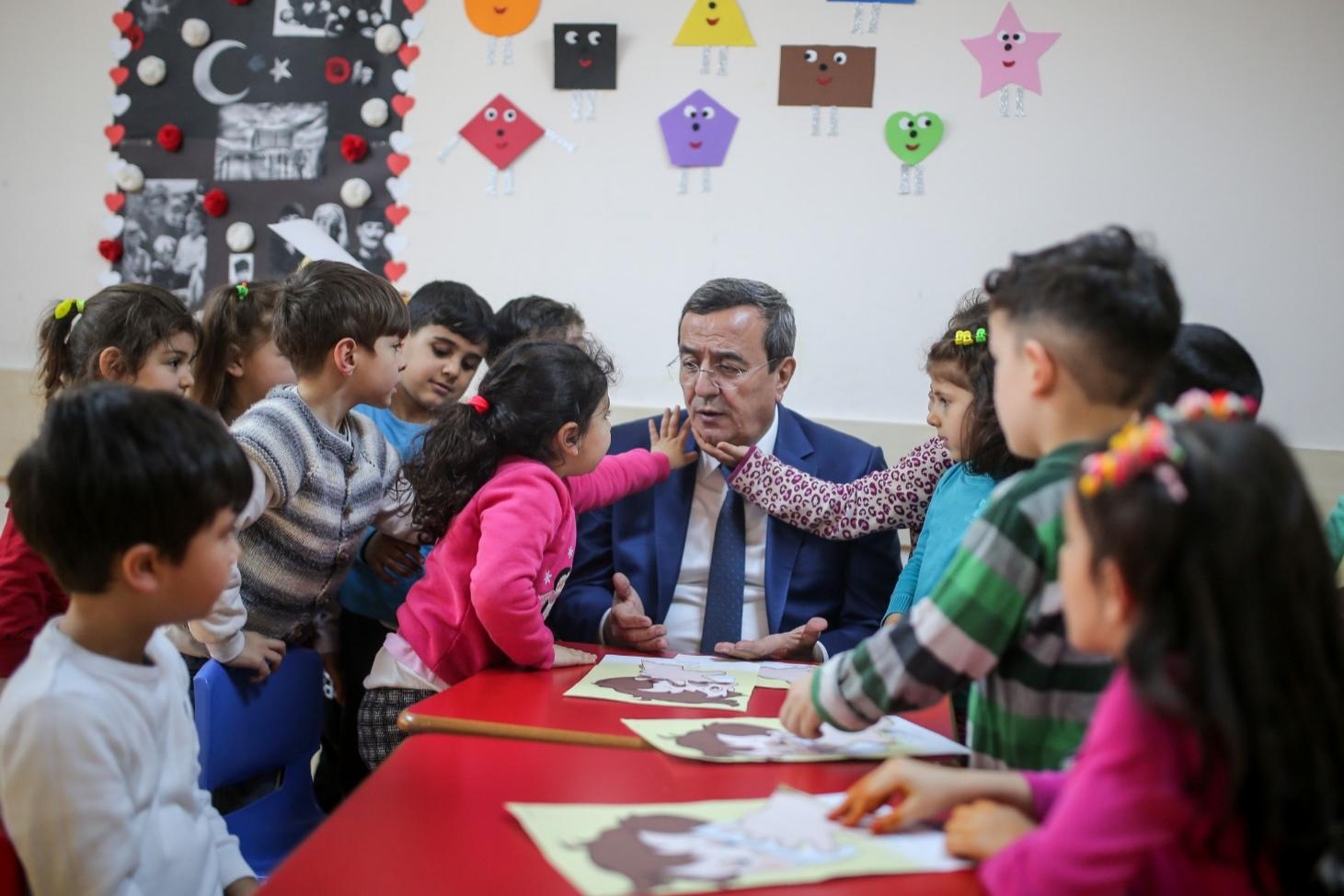 Başkan Batur çocuklarla bilim serüveninde!