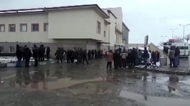 Ağrı’da gümrük müdürlüğü aracına roketli saldırı: 1 Şehit