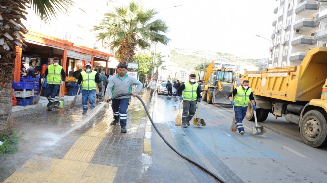 Balçova'da virüse karşı seferberlik: Yollar solisyonlu su ile yıkandı