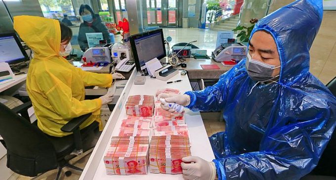 Kağıt ve madeni paradan koronavirüs bulaşır mı?