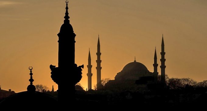Diyanet genelgesi: Cuma ve kandil günü camiler açılmayacak, cuma salâsı okunmayacak