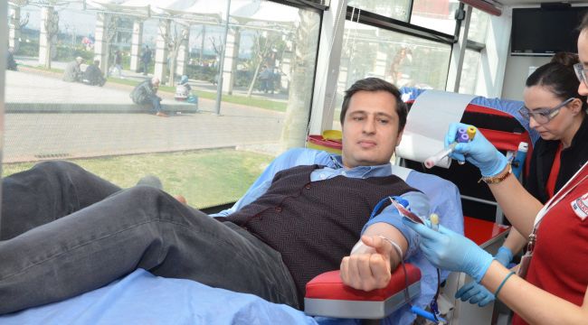 CHP İzmir'de Tolunay için kök hücre ve kan bağışı seferberliği!