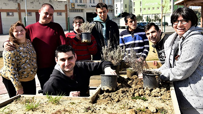 Türkiye'nin en büyük özel alanı Bornova'da! Engelliler için 'Terapi Bahçesi'