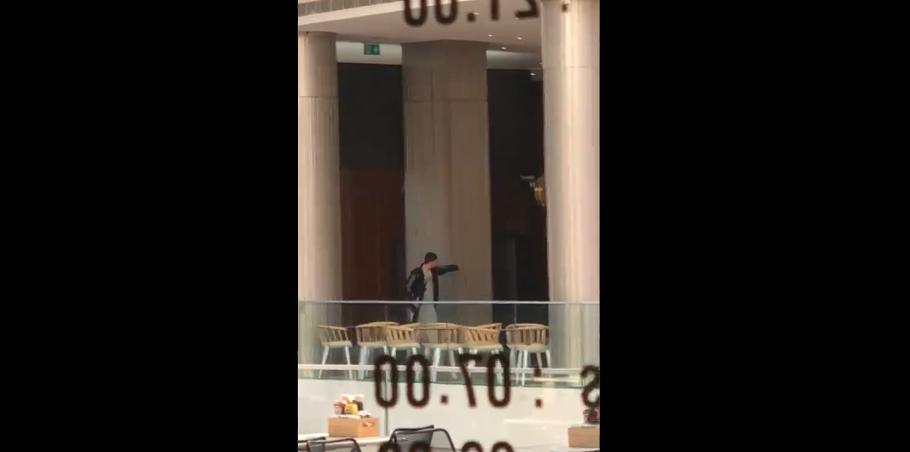 İzmir’de alışveriş merkezinde pompalı dehşeti! Silahlı saldırgan gözaltına alındı!