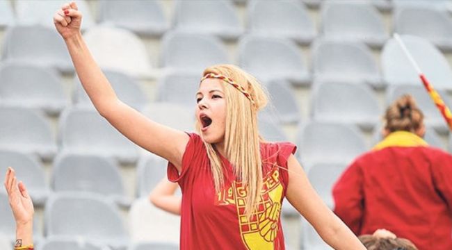İzmirli kadınlar takımlarına sahip çıkıyor! Göztepe'de kadın taraftar rüzgarı