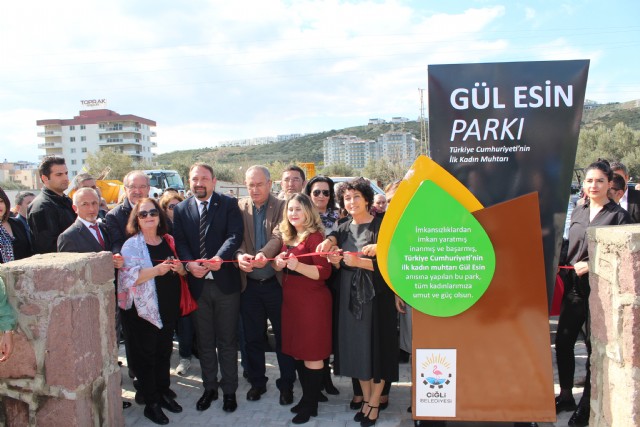 Cumhuriyetin ilk kadın muhtarının adı Çiğli'de yaşayacak!