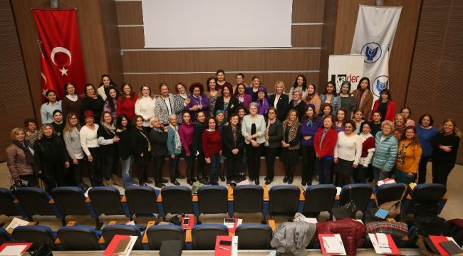 Kadın adaylar siyasete hazırlanıyor! Kadınlar için 'siyaset okulu'nda ilk ders yapıldı