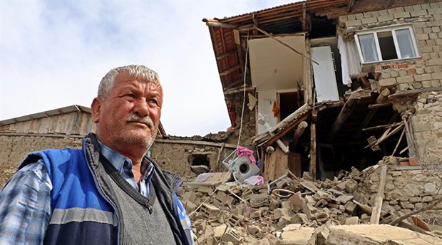 Projelere devasa bütçe, depremzedeye plastik baraka