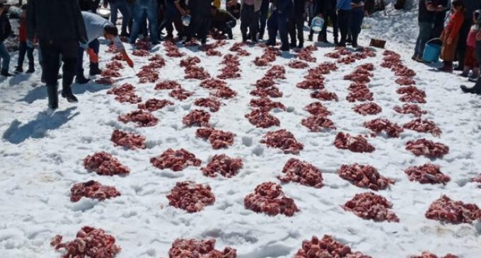 Hakkari'de dayanışma: Koronavirüs bitsin diye 180 tane kurban kesildi, ihtiyaç sahiplerine dağıtıldı