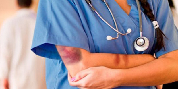 Bu kadarına da pes! Koronavirüste bile sağlık çalışanlarına şiddet