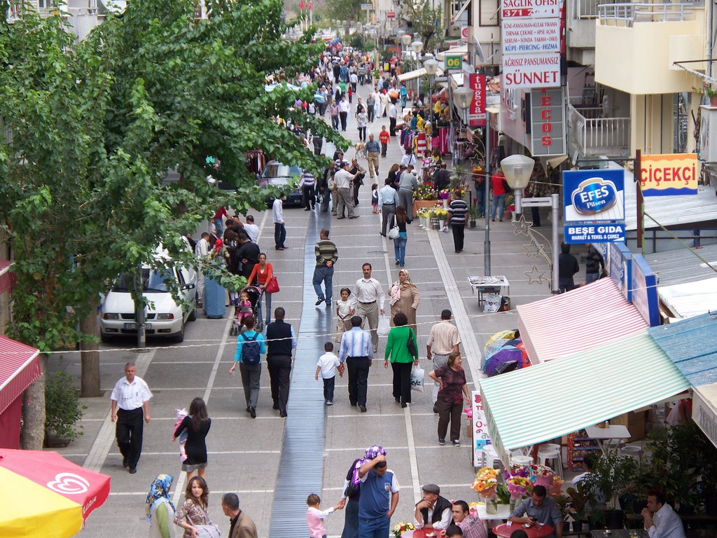 Karşıyaka Çarşı'dan sonra Bayraklı Sevgi Yolu da kapatıldı!