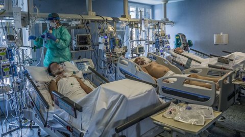 Yoğun Bakım Derneği Başkanı: Yoğun bakımlar doluyor, beş kente sokağa çıkma yasağı gelebilir