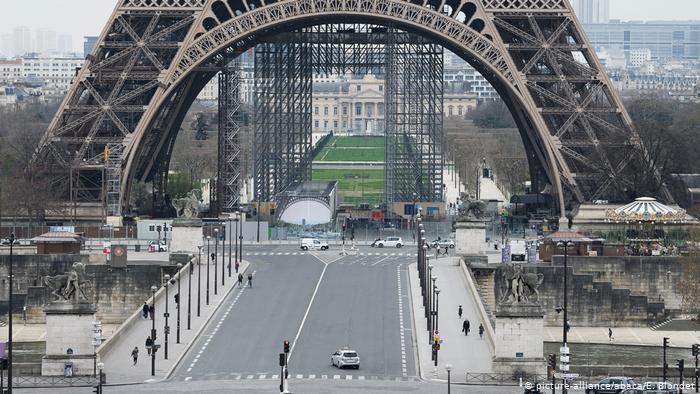 Fransa’da sokağa çıkma yasağı süresiz olarak uzatıldı