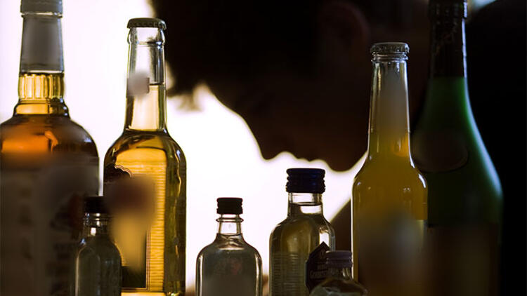 Karantina günlerinde alkol tüketimi arttı