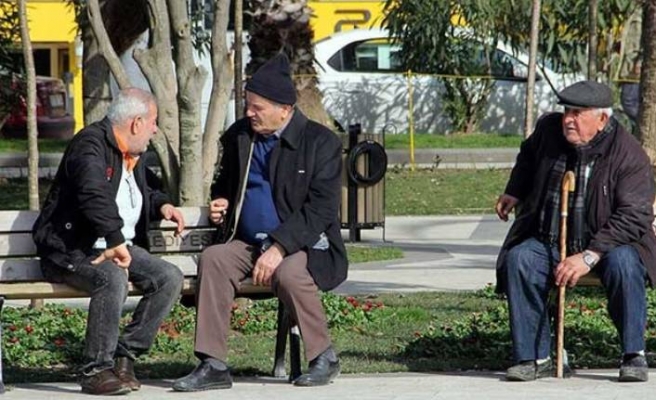 Sokağa çıkma yasağı esniyor. 65 yaş üstüne haftasonu izin gelebilir