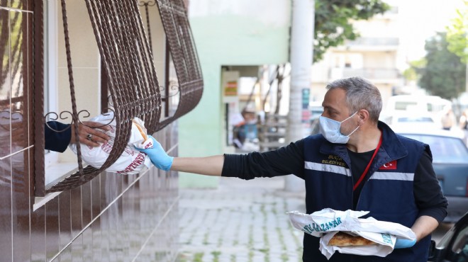 Buca’da ilk iftar unutulmadı: 25 bin sıcak Ramazan pidesi