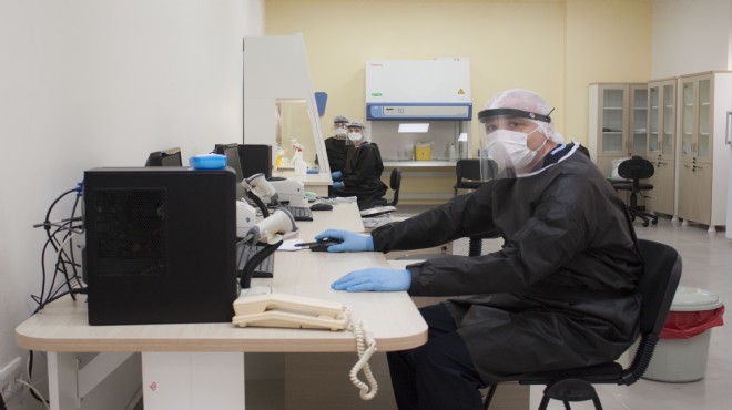 İzmir koronavirüs Tanı Merkezi'nde kritik mesai başladı
