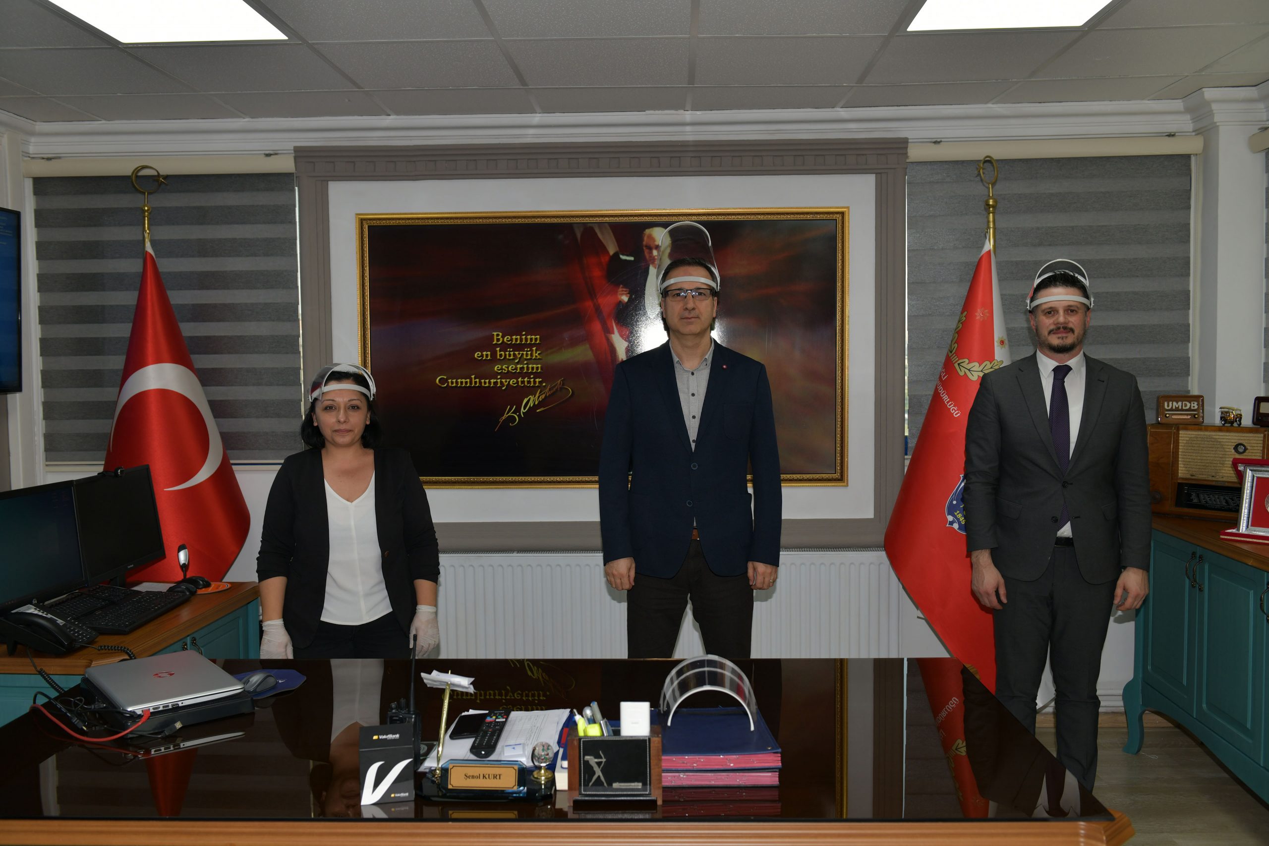 Çiğli emniyet personellerini unutmadı: Polislere yüz siperliği desteği