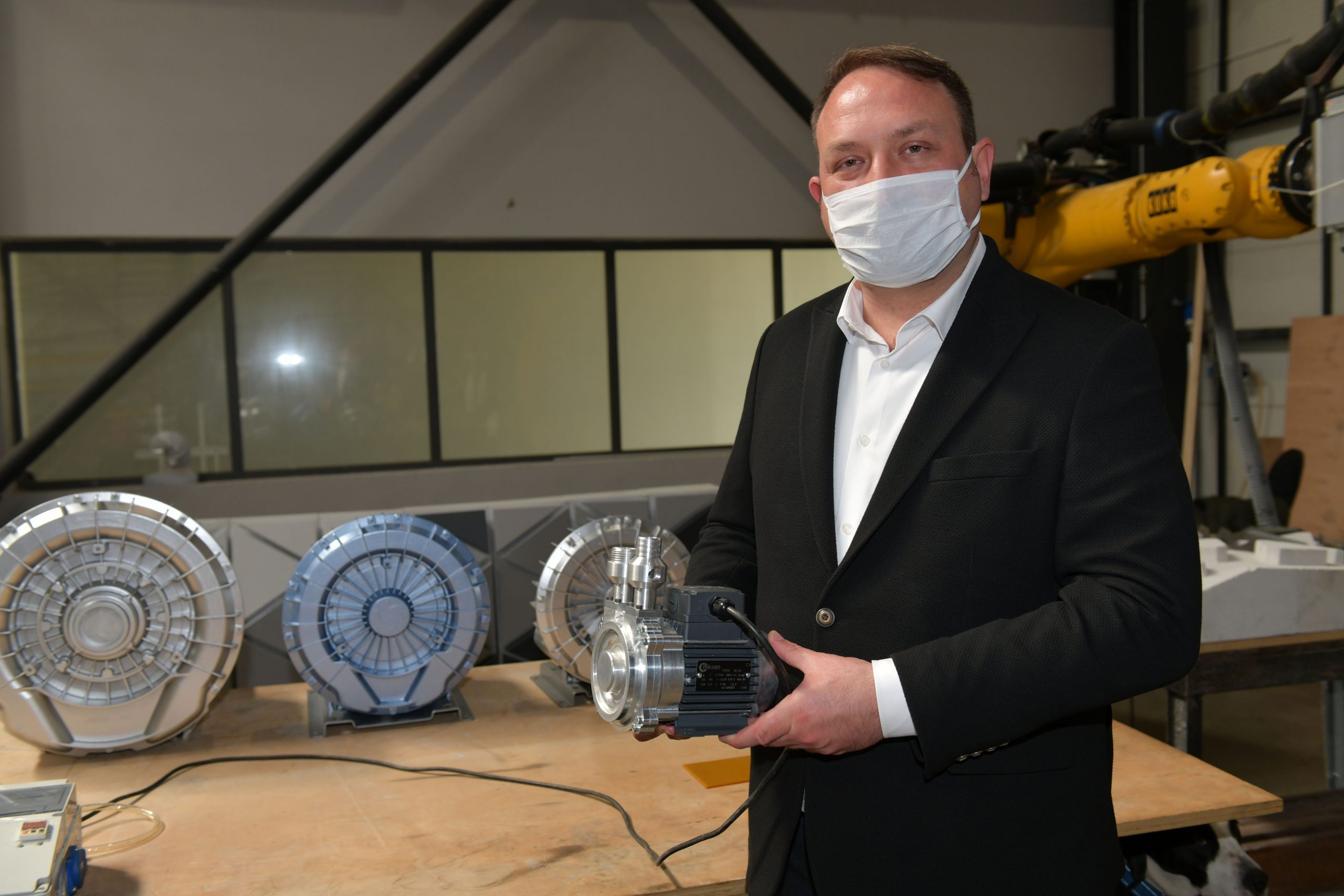 Başkan Gümrükçü’den solunum cihazı üretimine destek