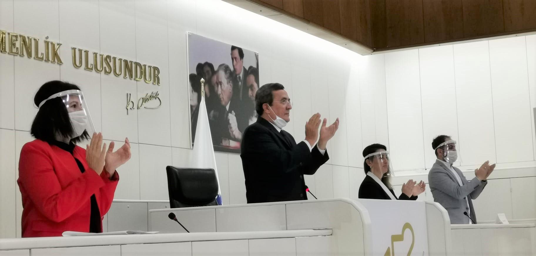 Konak Belediye Meclisi olağanüstü toplandı: Yatırımlar durdu, öncelik virüsle mücadele