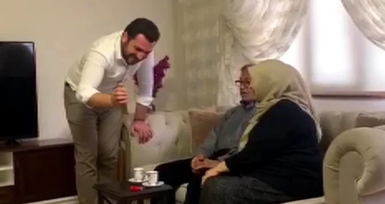 Koronavirüs gelenekleri engelleyemedi: Maraşlı aile videolu görüşmeyle Manisa’dan kız istedi