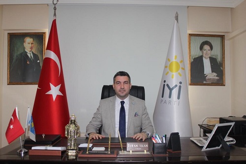 İYİ Parti Yunusemre'den esnafa destek projesi