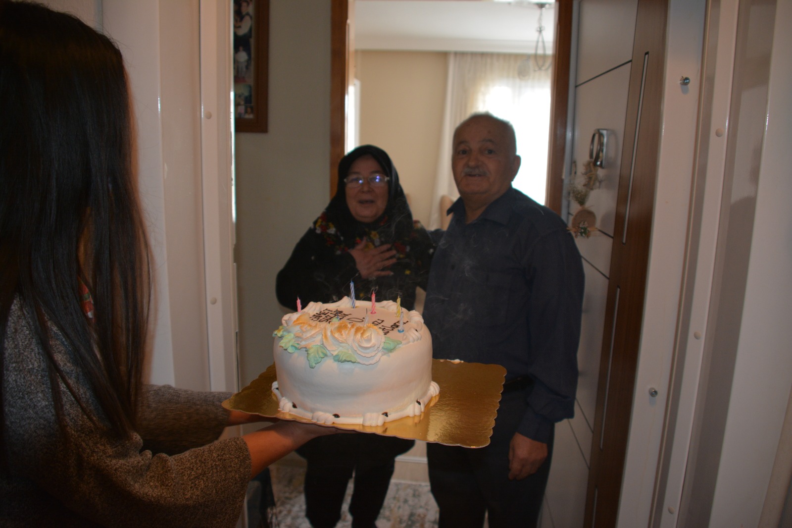 Büyükşehir'den karantina günlerinde anlamlı jest: Yaşlı çifte 50'inci yıl kutlaması