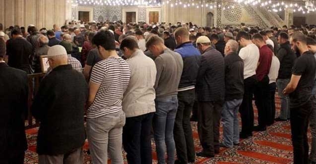 Diyanet’ten teravih açıklaması: Cemaatle namaz kılınmasını uygun bulmuyoruz