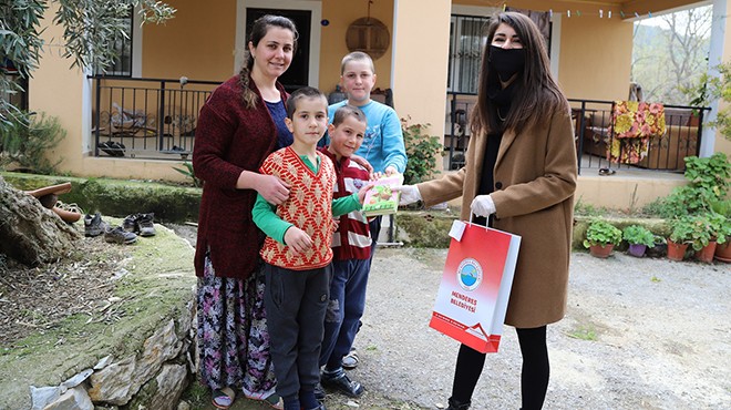 Menderes’te evlere kitap servisi