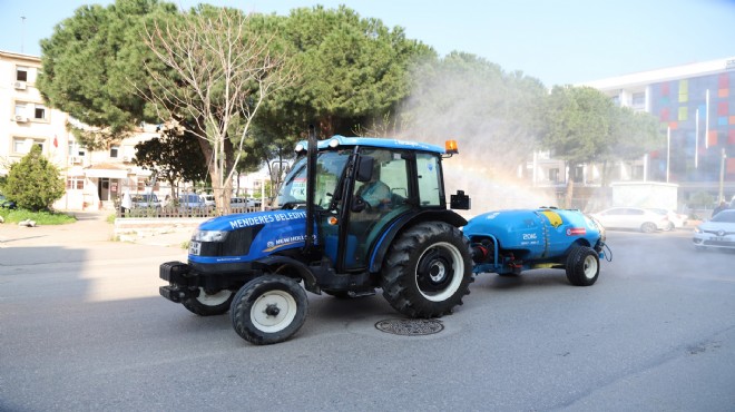 Menderes’te tüm sokaklar dezenfekte edildi!
