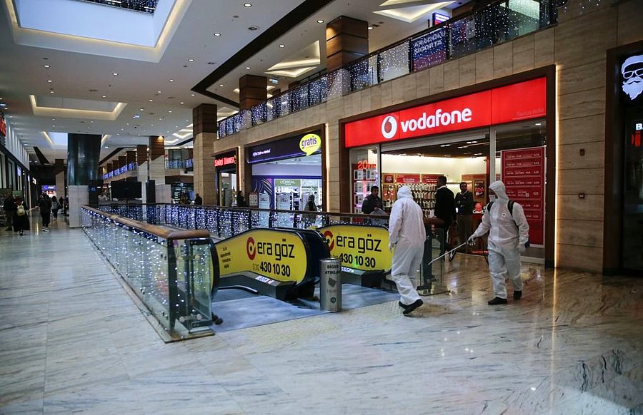 Normalleşme aşamaları tarihlerle belli oldu: Seyahat yasağı, AVM, okul ve restoranlar için yeni karar!