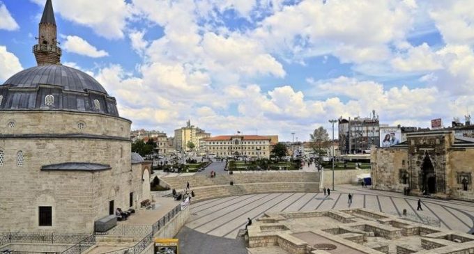 800 yıllık cami, ruhsatsız AVM için yok ediliyor