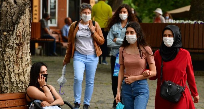 18 yaş altına izin çıktı: Aile ile tatil ve otelde deniz serbest