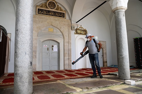Menderes’te camiler ibadete hazır