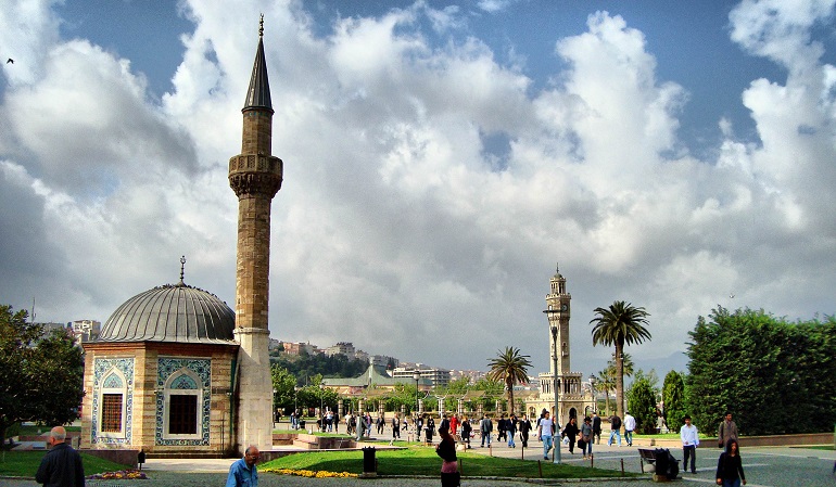 İzmir'de ilçe ilçe Cuma Namazı kılınacak camiler!