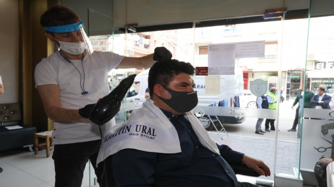 Bucalı kuaförler siftahı Başkan Kılıç’la yaptı