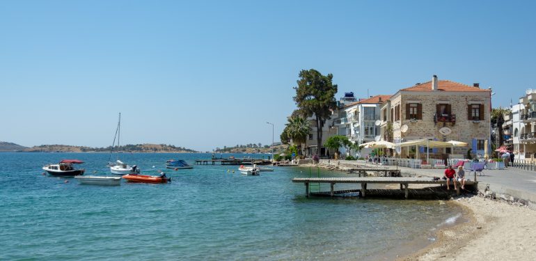 Foça'da virüsle mücadele kapsamında yeni yasaklar eklendi!