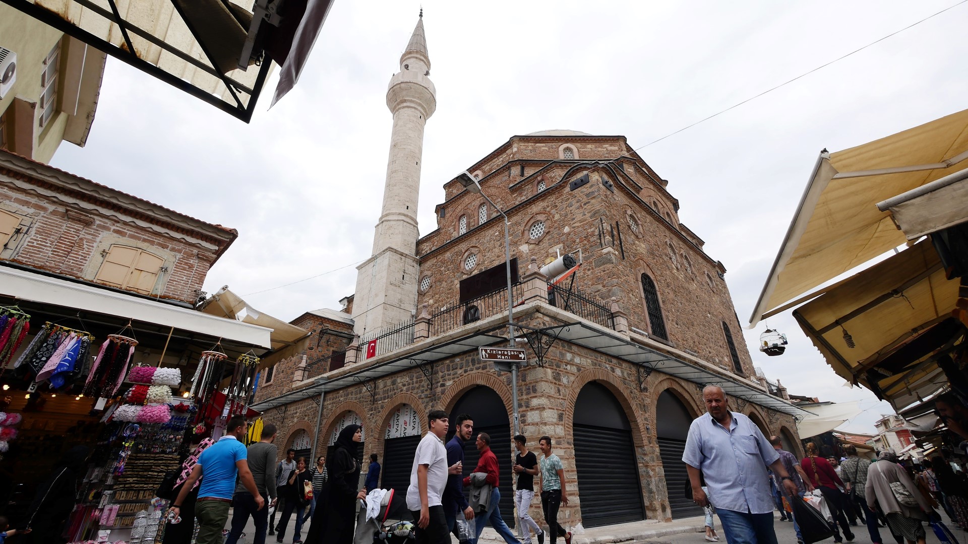 Tarihi Kemeraltı Çarşısı'nda hayat yeniden başladı, esnaf kepenklerini açtı