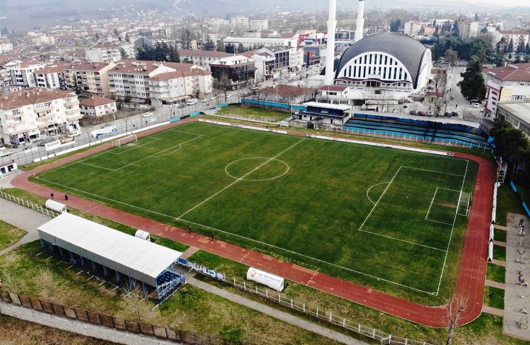 Cami avlularınının yetersiz olduğu yerlerde cuma namazı spor salonu ve statta kılınacak