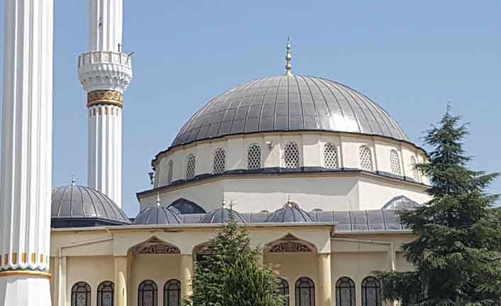 Minarelerden çalınmıştı. CHP İzmir eski il yöneticisine Çav Bella gözaltısı.