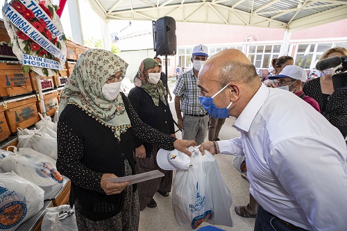 Büyükşehir'den kırsalda kalkınmaya destek! Bergamalı üreticilere 464 arılı, 232 arısız kovan hibe edildi