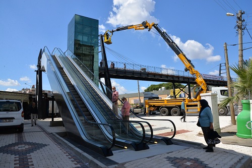 Aksoy'dan Menemen'de yaya trafiğini rahatlatacak açılış!