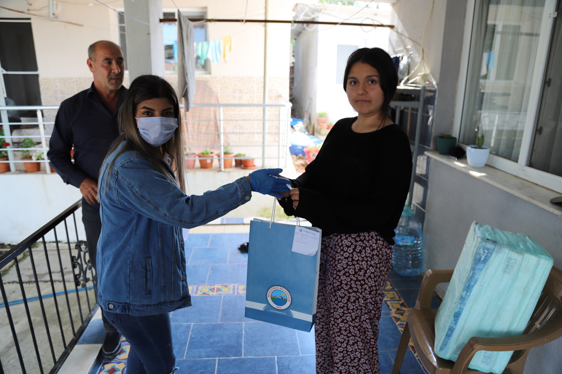 Öğrencilere destek Menderes Belediyesi’nden