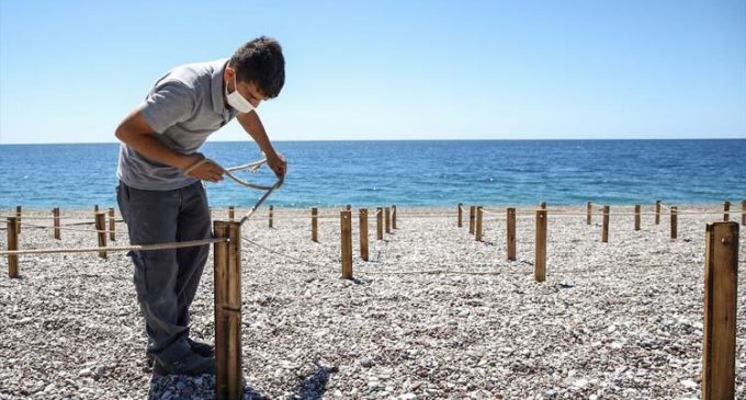 Plajlarda normalleşme: Yüzerken sosyal mesafe kuralına uyulacak