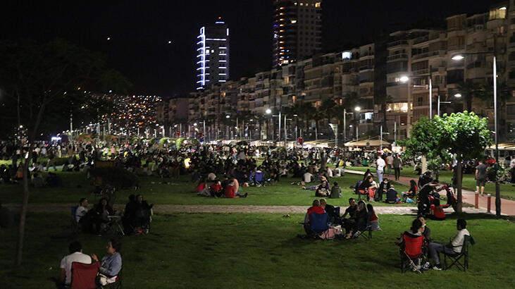 Kordon'da çemberler silindi, sosyal mesafe sıfır!