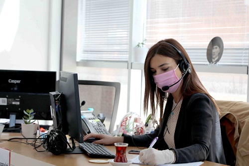 65 yaş üstü vatandaşları arayıp, hâl hatır soruyorlar