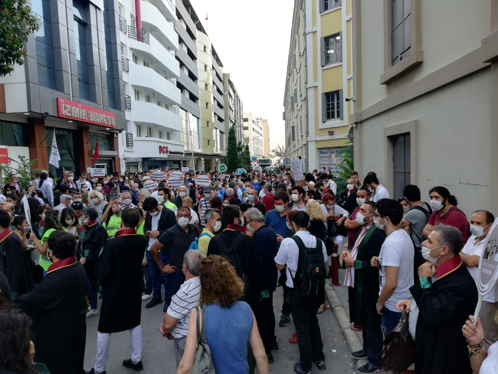 İzmirli avukatlara polis engeli