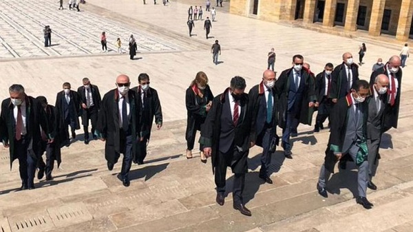 TBB yöneticisi istifa etti